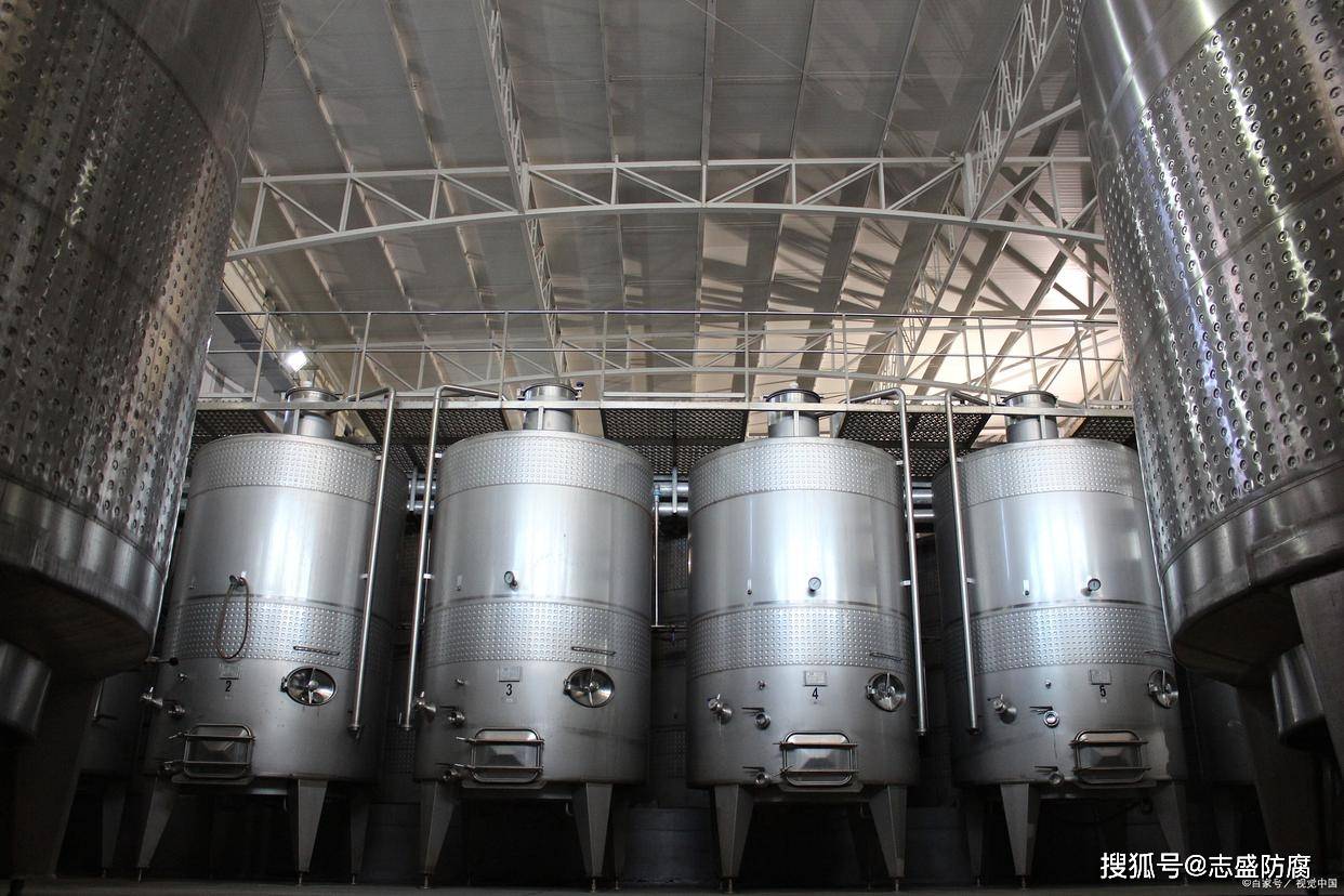 瀘州一酒廠發生火災:你知道酒廠都有哪些設備嗎?_釀酒_白.